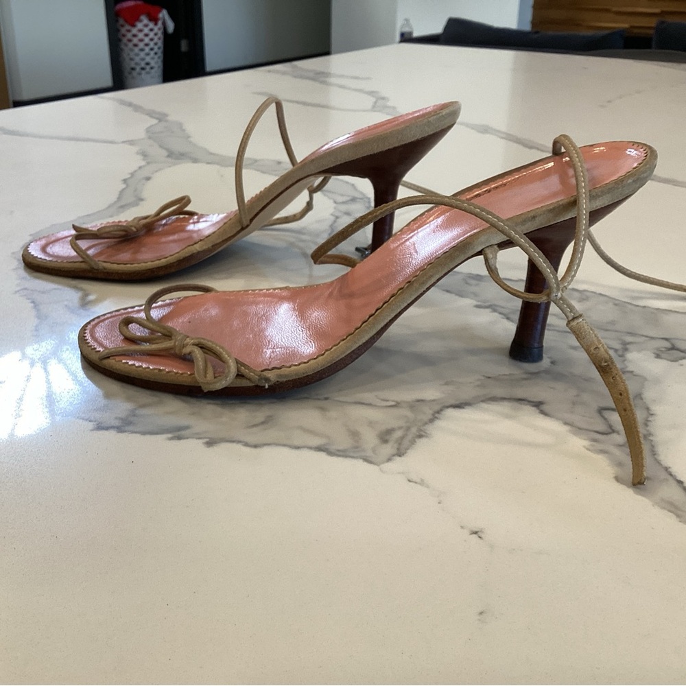 Gucci Tan heel sandals Size 36.5 B
Made In Italy